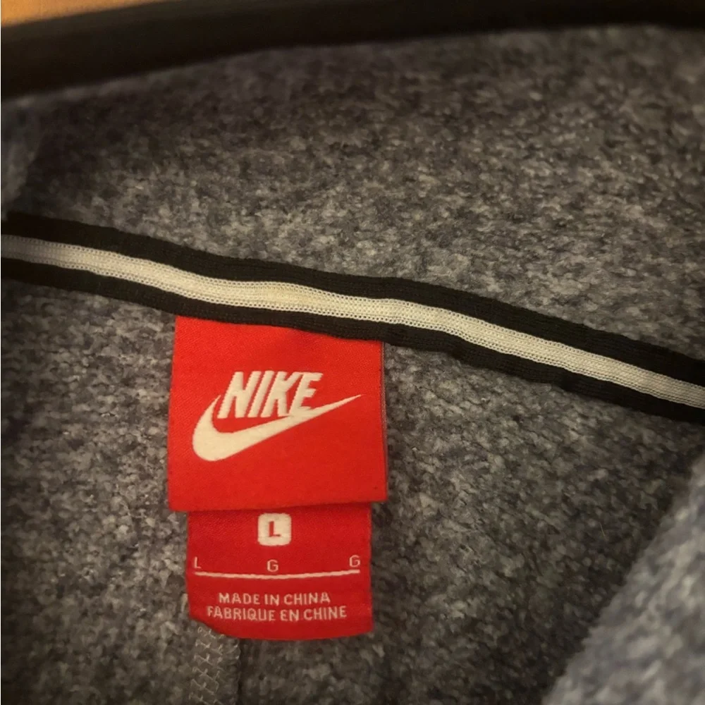 Nike Heather Gray Full-Zip Jacket Women’s Large - Picture 3 of 4